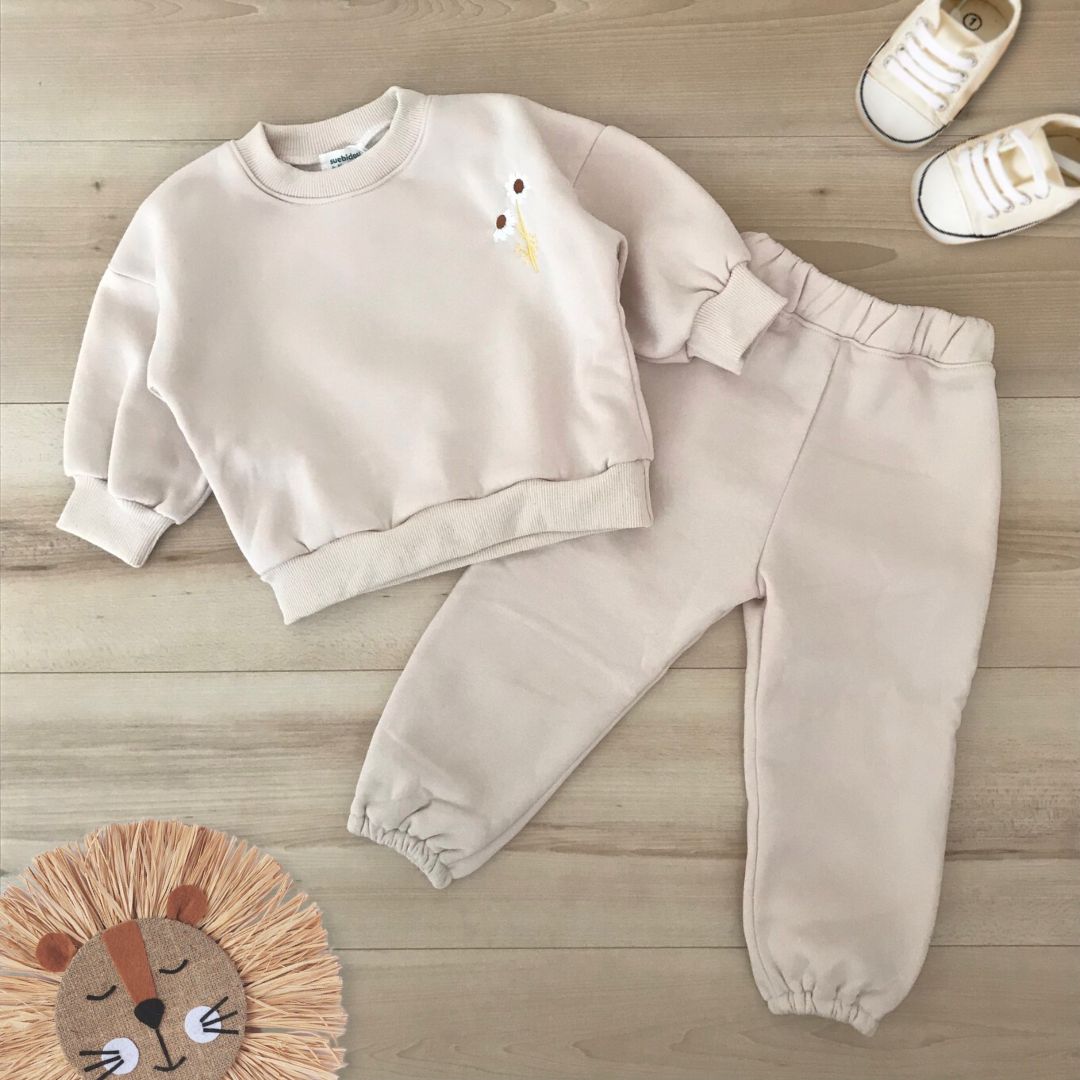 Outfit Set mit Blümchen Stickerei creme