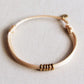 Satinarmband mit Ringen sandfarben/gold