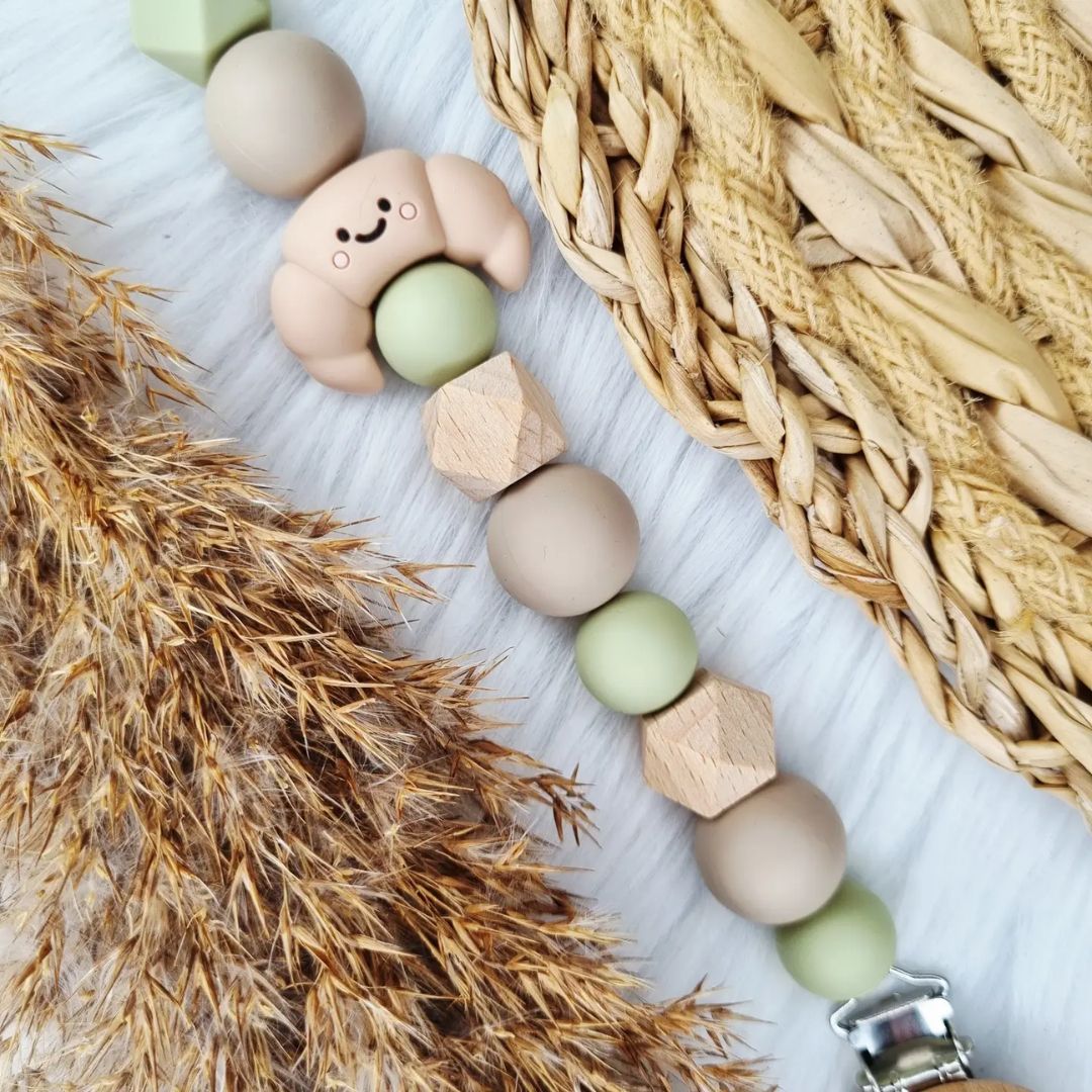 Schnullerkette Croissant salbei