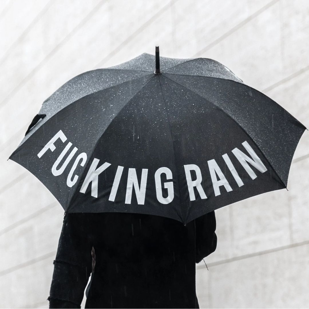 Schwarzer Regenschirm 'FUCKING RAIN' ∅ 106 cm