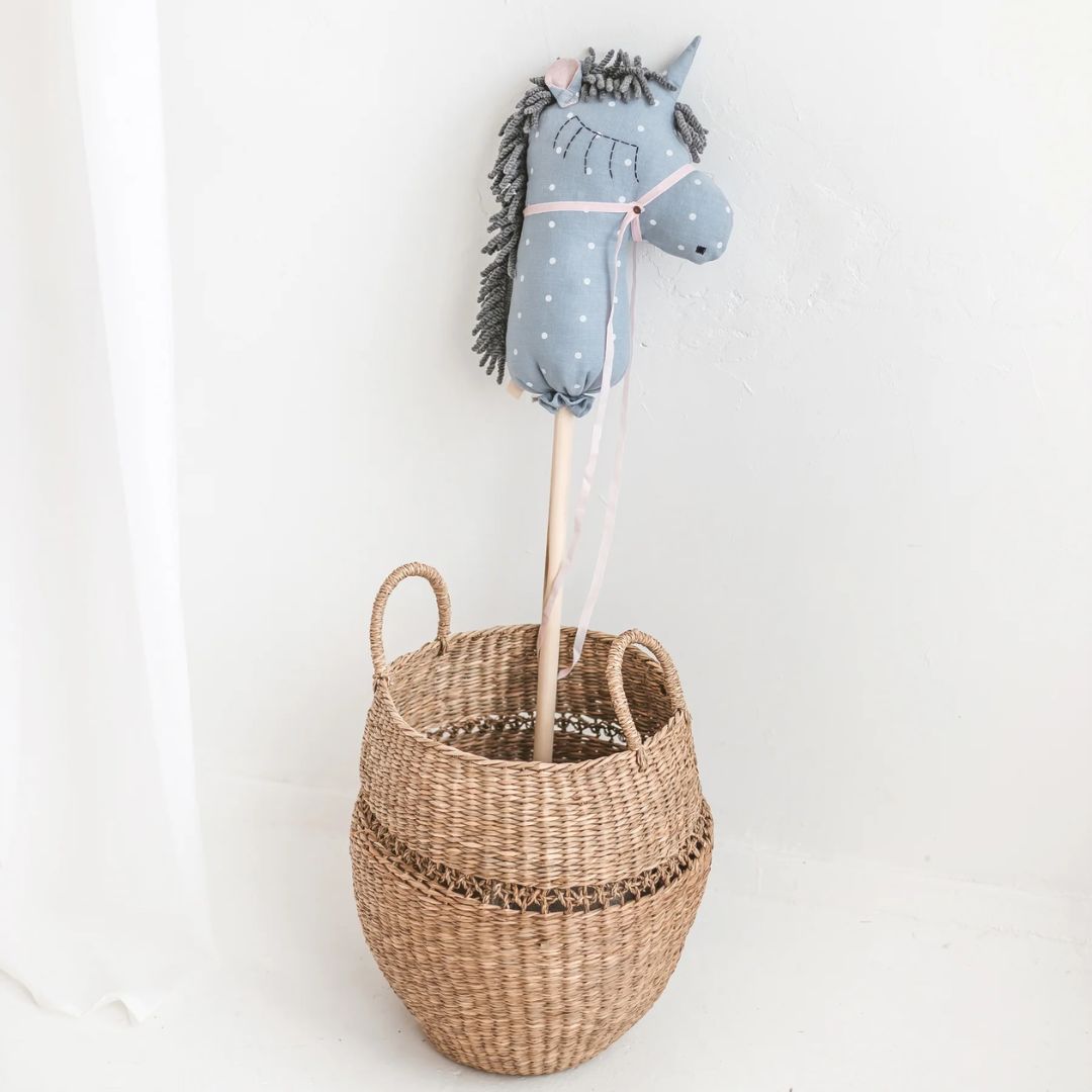 handgemachtes Steckenpferd aus Leinen grau