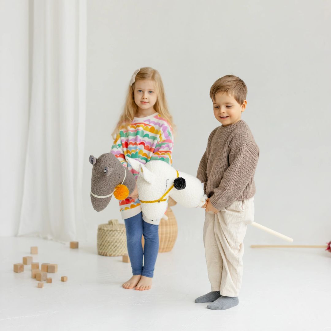 handgemachtes Steckenpferd 'Llama Alpaca' aus Leinen ecru