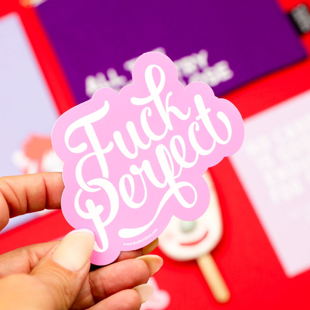 Spülmaschinenfester Sticker 'FUCK PERFECT'