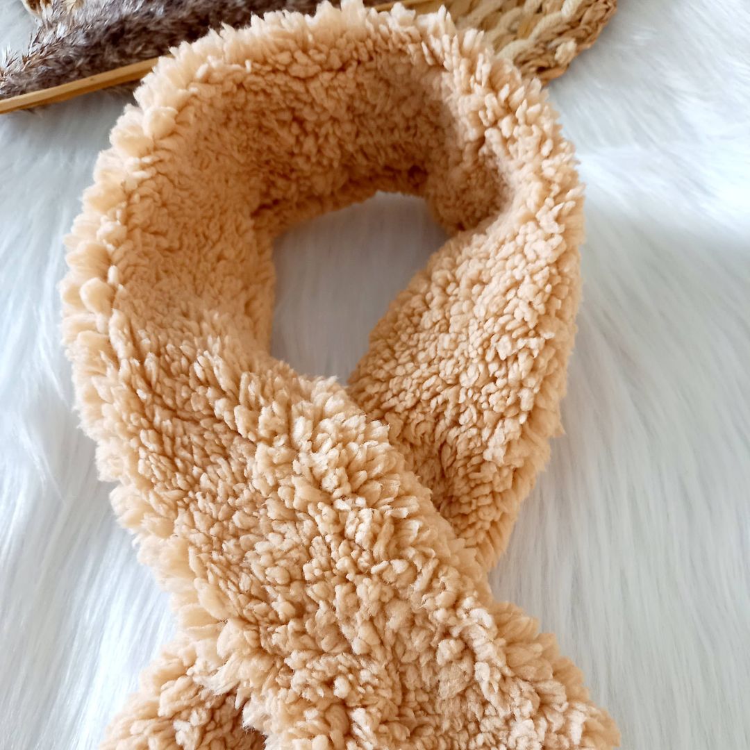 Wunderschöner Babyschal aus Teddyfell beige