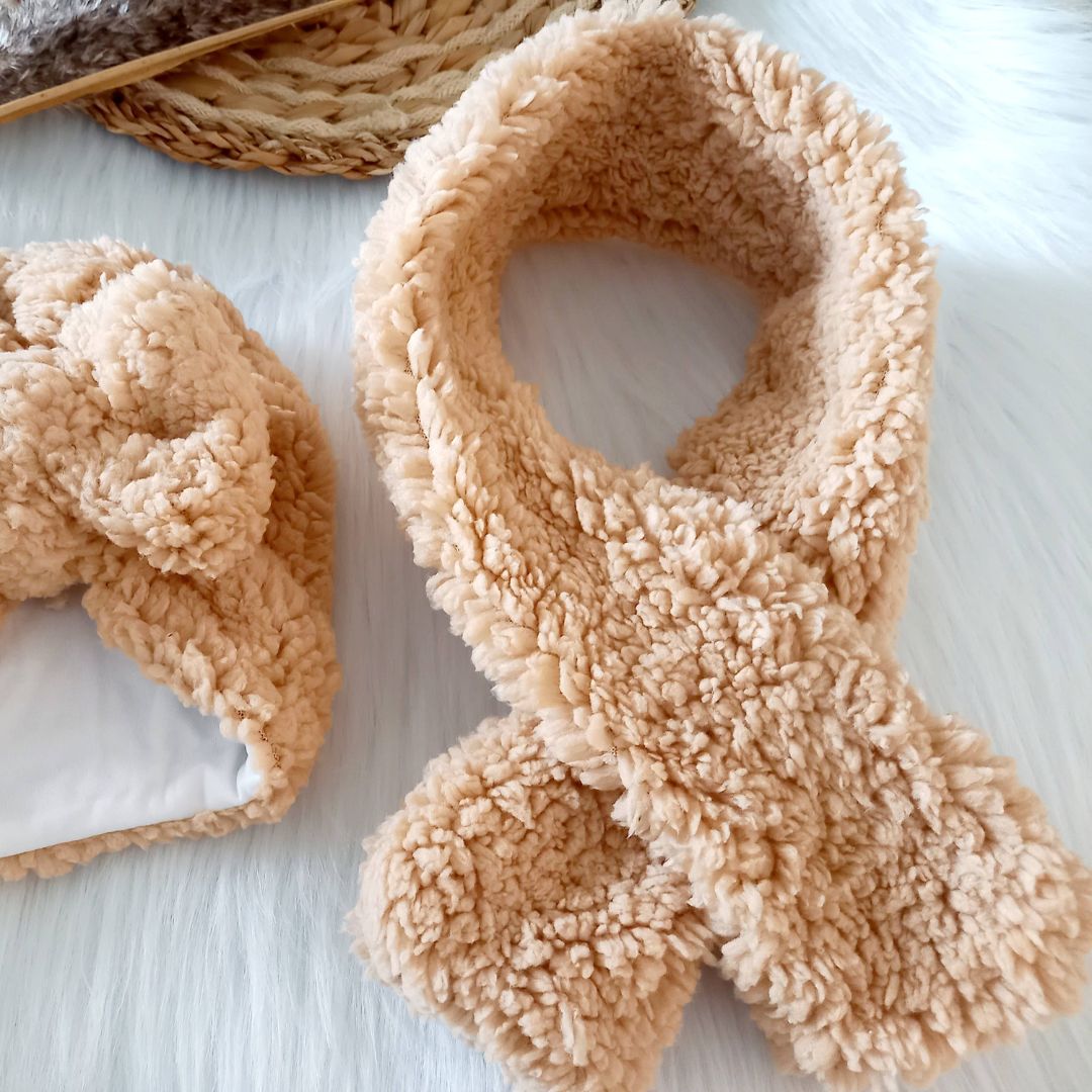 Wunderschöner Babyschal aus Teddyfell beige