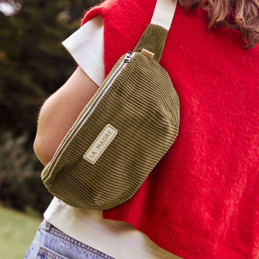 Teen/Damen Bauchtasche in Cordoptik olive personalisierbar