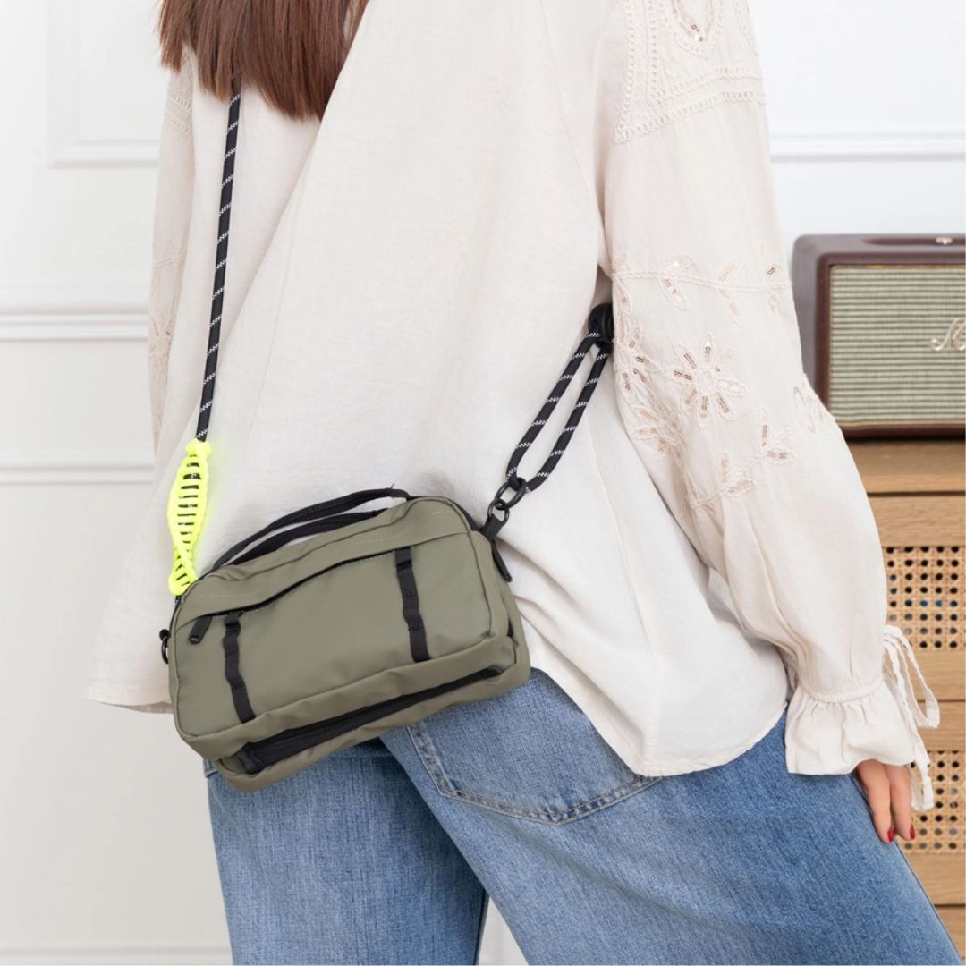 Unisex Umhängetasche 'Classic C-31' schwarz