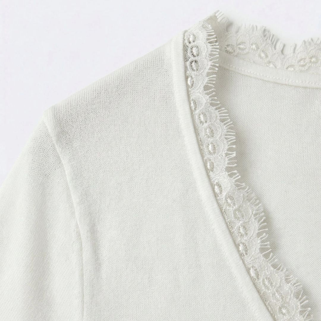 Weicher Strickpullover mit V-Ausschnitt offwhite