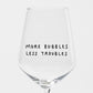 Weinglas 'More Bubbles Less Troubles'