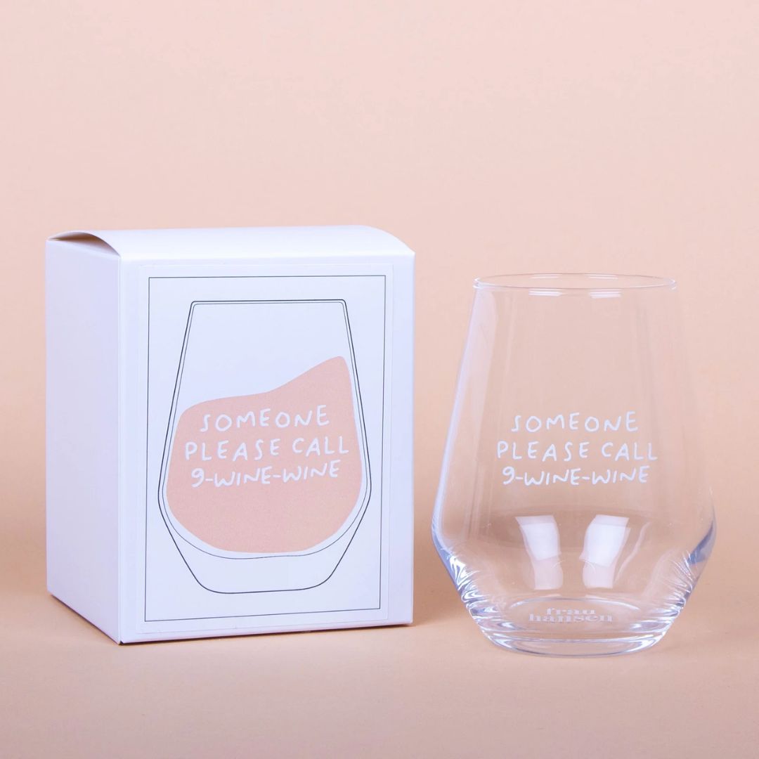 Stilvolles Weinglas 'Someone Please Call 9 Wine Wine'