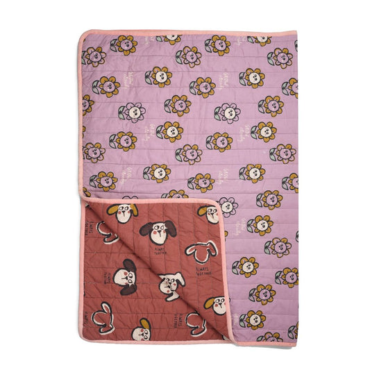 Wendbare Steppdecke mit Blumen- und Hundemotiv