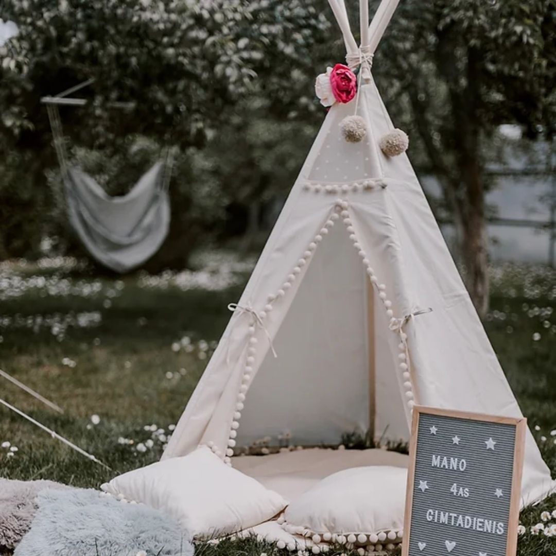 Kinder Tipi Zelt mit Pom Poms beige