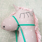 handgemachtes Steckenpferd aus Leinen rosa